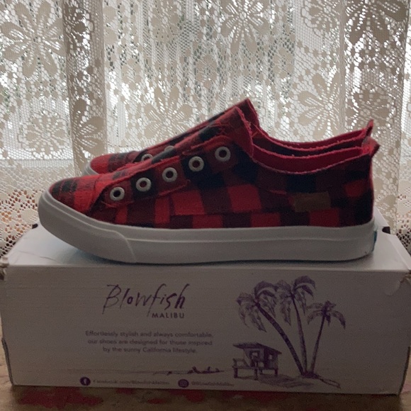 Women’s size 8.5 Blowfish Malibu sneakers . Never worn! Red Buffalo check design - Picture 3 of 9